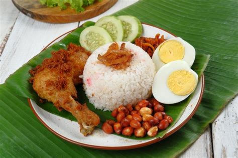  Nasi Lemak: Một Món Ăn Thơm Ngon Rất Khác Biệt – Hoàn Hảo Kết Hợp Của Vị Xanh Muối Của Lá Pandan Và Sữa Dừa Beo Ngầy