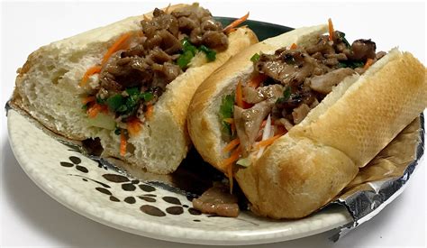  Bánh mì thịt nướng: Nét tinh tế của hương vị truyền thống hòa quyện với sự mới mẻ của nước sốt đặc biệt!